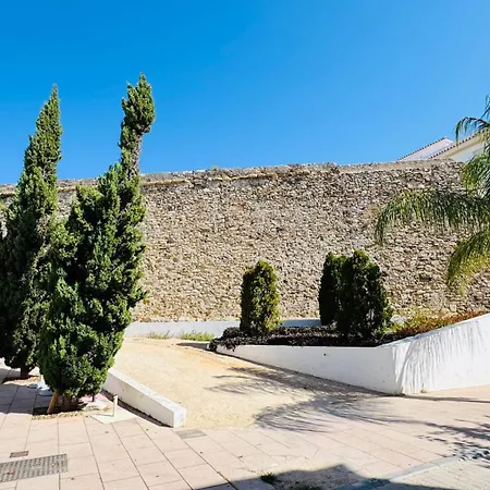 Centro Castillo San Luis * إِستيبونا